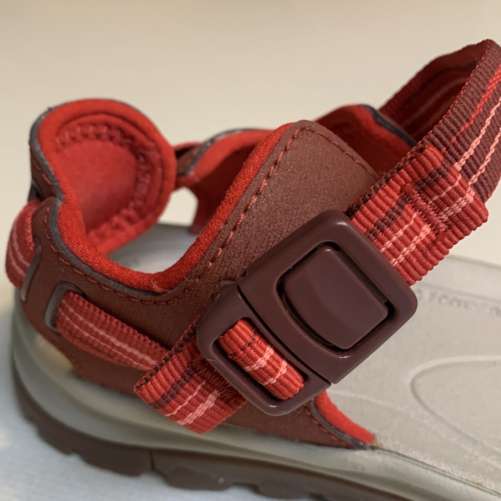 Keen Women’s Red Sandals NWOT - Picture 6 of 10